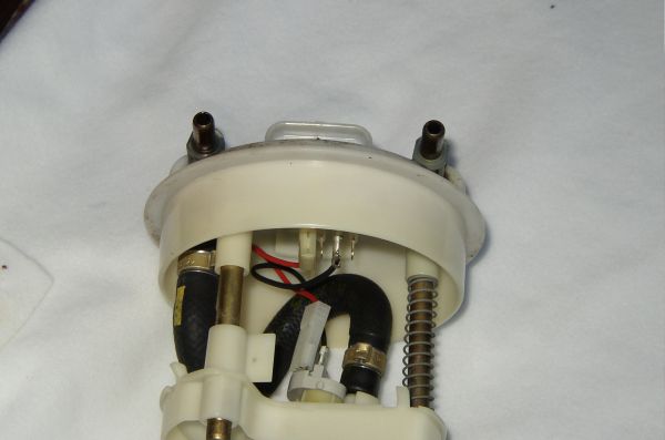 20060412192144 Pomp unit opengemaakt met elektrische aansluiting